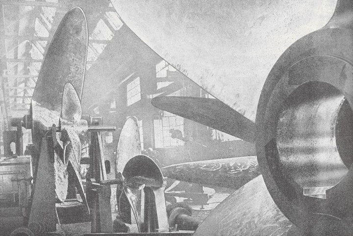 p. 15, eliche in fase di rifinitura alle Fonderie e Acciaierie Ansaldo